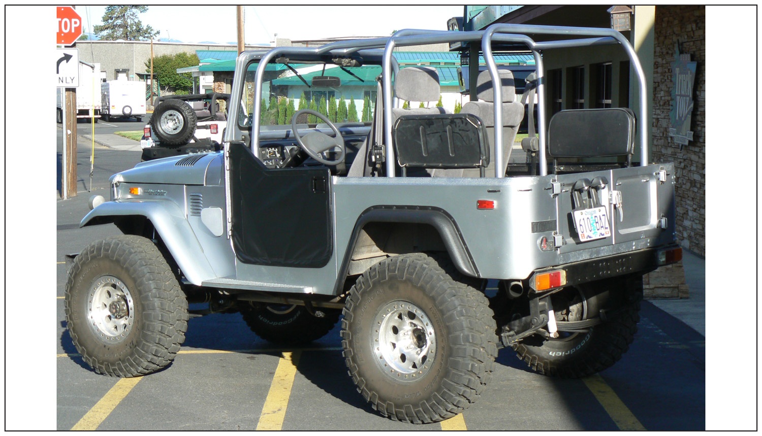 Bushwacker Bushwacker 30002-07 Cut-Out Fender Flares 65-84 Land Cruiser